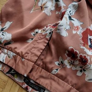 😊😊Beautiful silk printed floral pants!